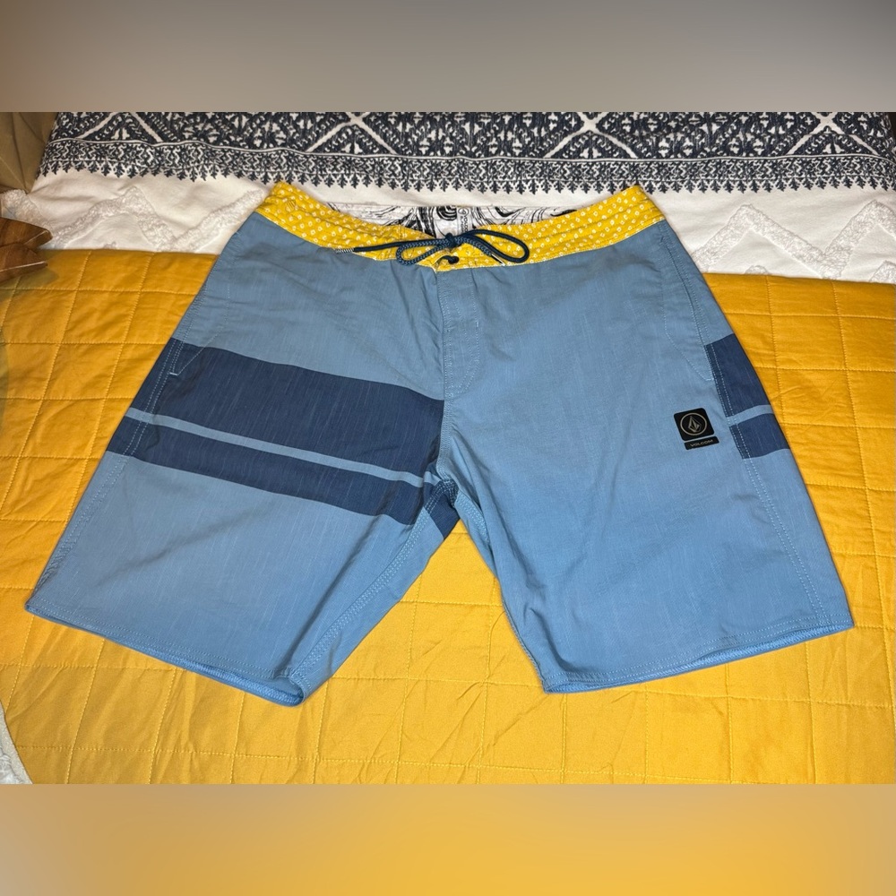 Volcom Slingers Boardshorts - Mens Size 36